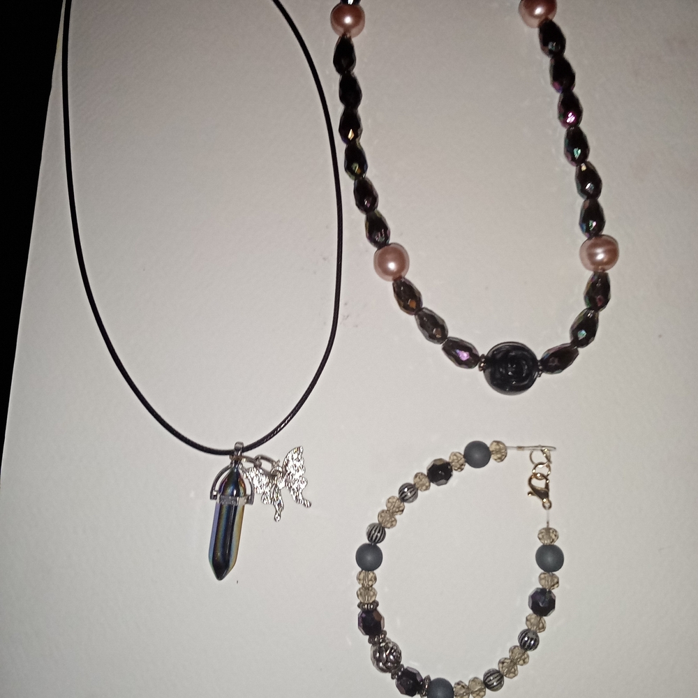 Chic Black and Silver Pendant Necklace